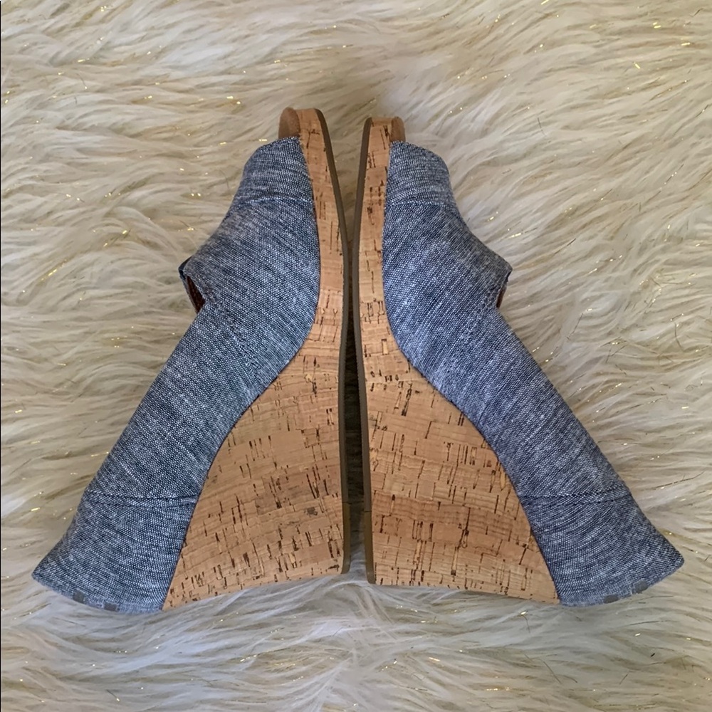 TOMS Classic Navy slub Chambray Peep-Toe Wedges - Picture 4 of 9